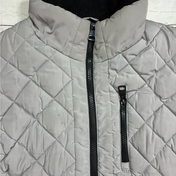 Women’s Large Sleeveless Andrew Marc Gray Quilted Vest Black Ribbed Stretch Trim - Picture 4 of 14